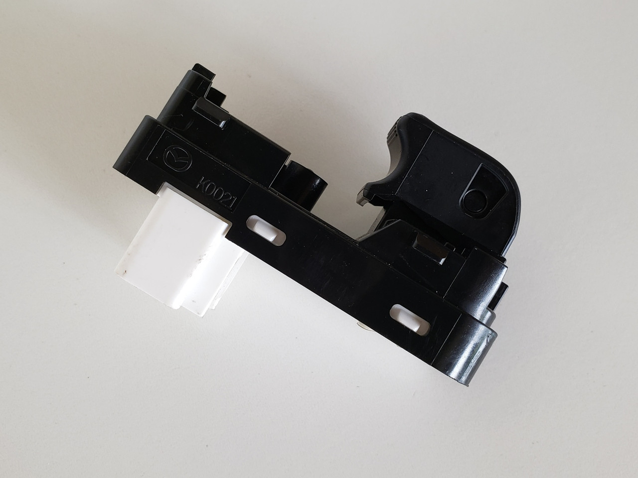 16-17 Mazda CX-3 CX3 D09H 66 370 Left & Right Rear Passenger Window Switch OEM 16-17 Mazda CX-3 CX3 D09H 66 370 Left & Right Rear Passenger Window Switch OEM