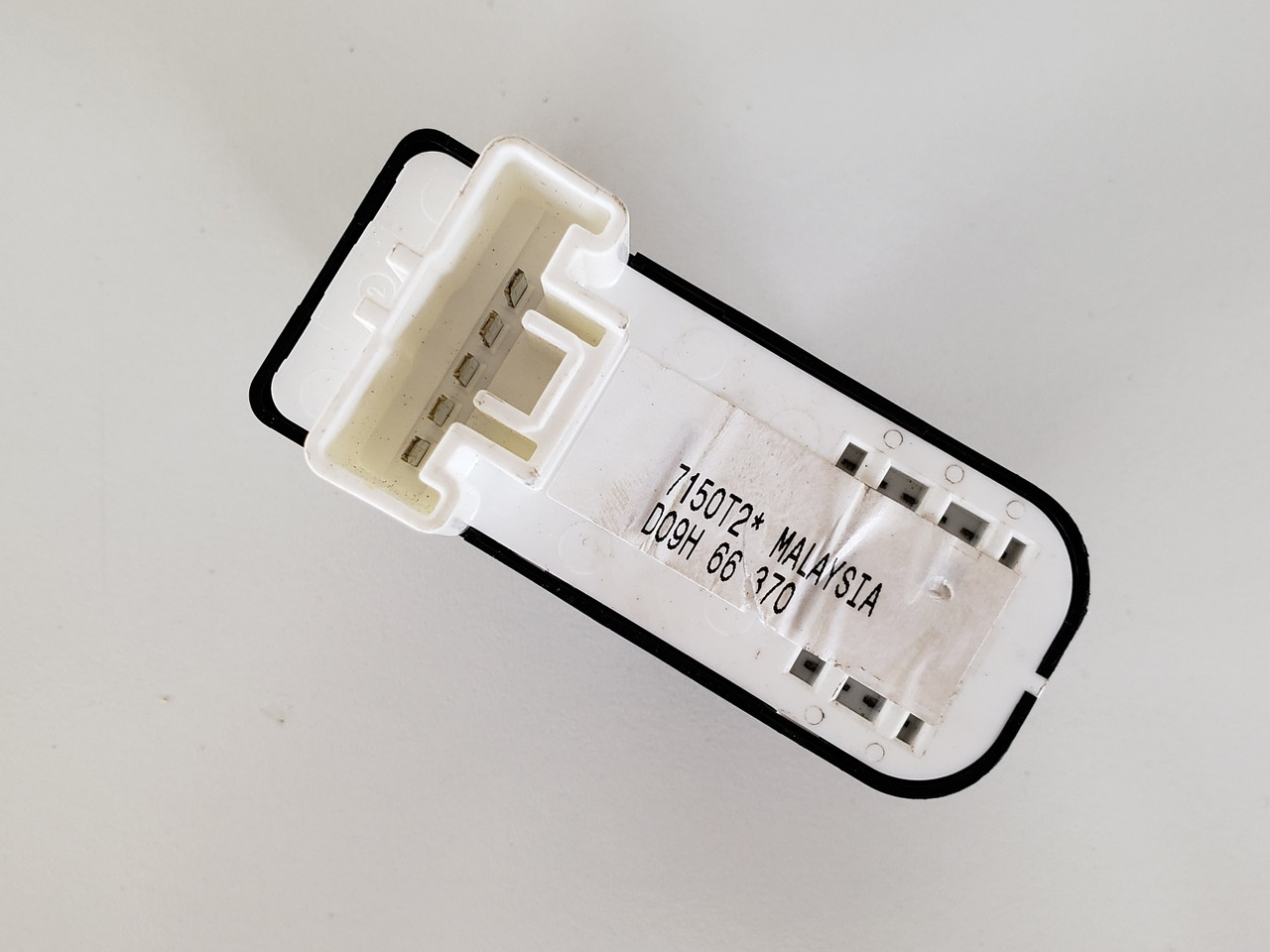 16-17 Mazda CX-3 CX3 D09H 66 370 Left & Right Rear Passenger Window Switch OEM 16-17 Mazda CX-3 CX3 D09H 66 370 Left & Right Rear Passenger Window Switch OEM