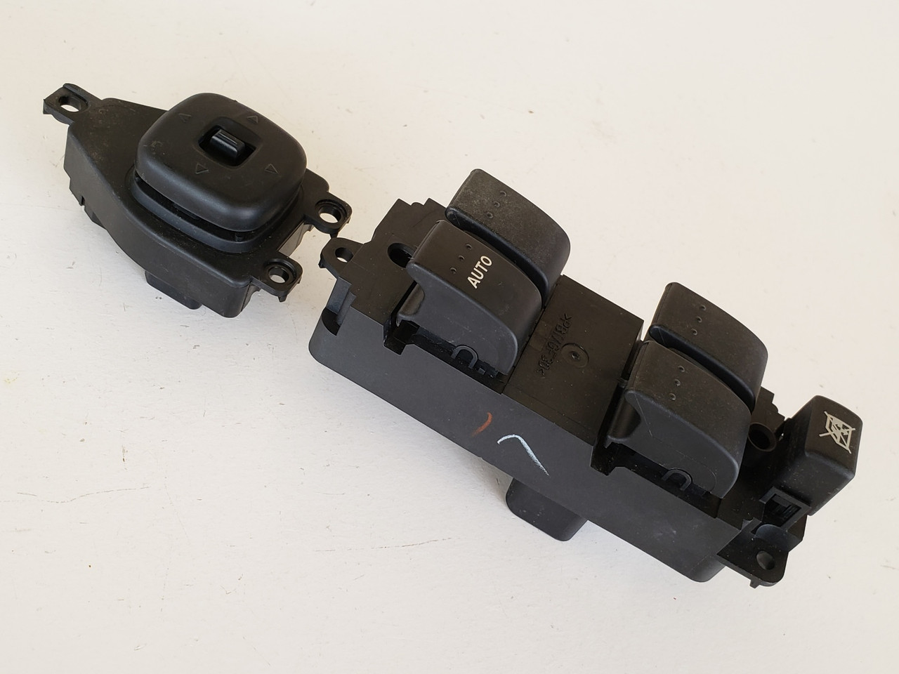 04-09 Mazda 3 BN8F 66 350 Drivers Side Left Master Window Switch