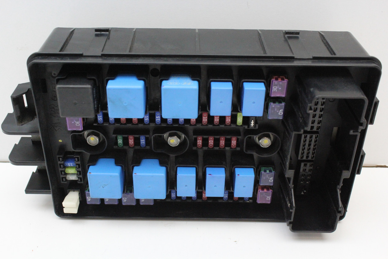 09-14 Hyundai Genesisi 91950-3M172 Engine Fusebox Fuse Box Junction Relay Module