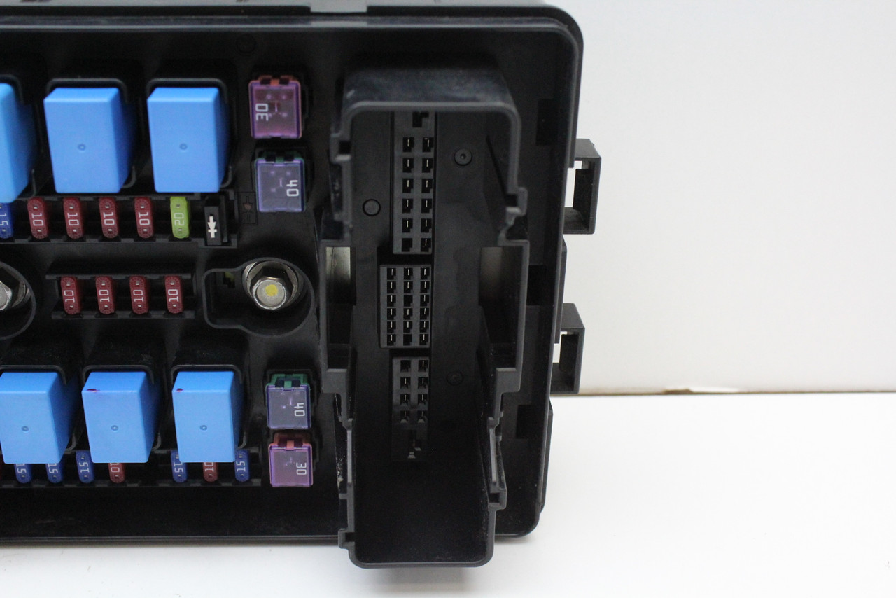 09-14 Hyundai Genesisi 91950-3M172 Engine Fusebox Fuse Box Junction Relay Module