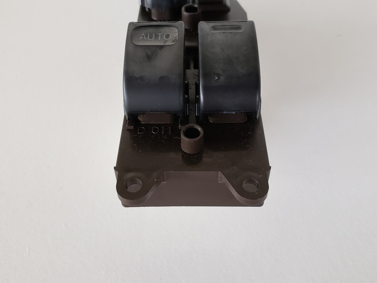 05-06 Toyota Tundra 84820-08011 Drivers Side Left Master Window Switch OEM