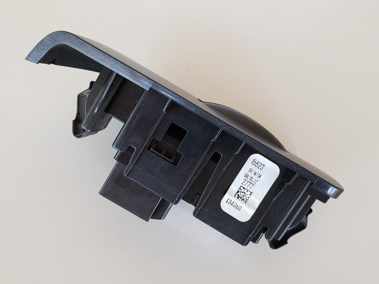 14-19 Chevy Silverado 1500 23436102 Left Rear Passenger Window Switch OEM 14-19 Chevy Silverado 1500 23436102 Left Rear Passenger Window Switch OEM