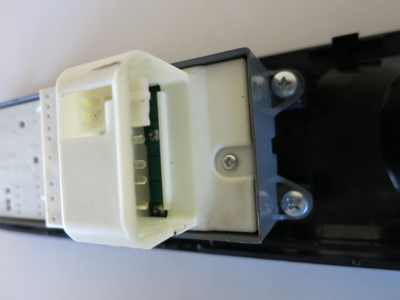 12 13 14 TOYOTA PRIUS DRIVERS SIDE LEFT MASTER WINDOW SWITCH OEM M1008 12 13 14 TOYOTA PRIUS DRIVERS SIDE LEFT MASTER WINDOW SWITCH OEM M1008