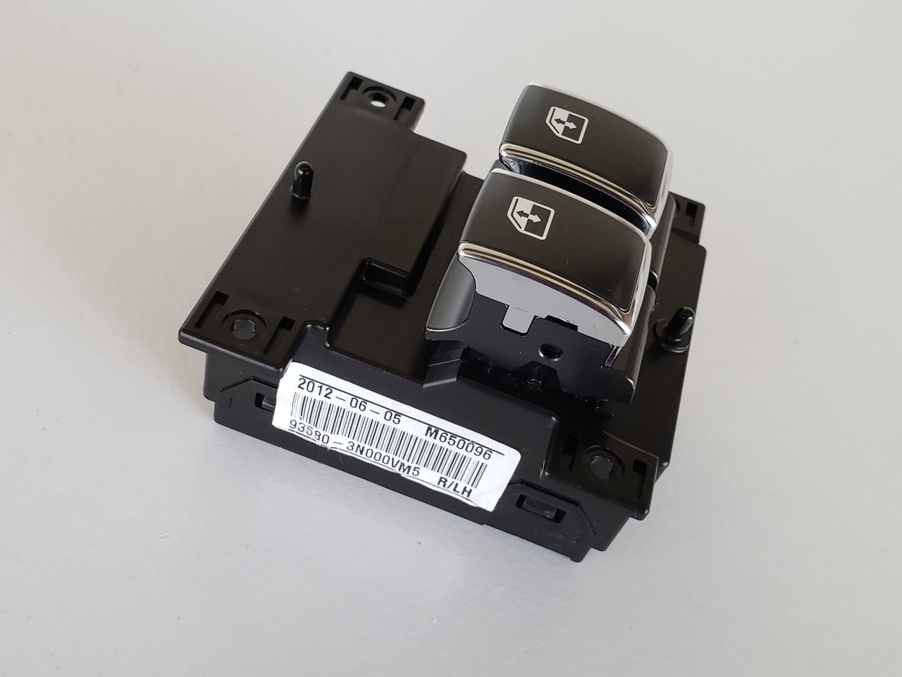 14-16 Hyundai Equus 93580-3N000VM5 Rear Passenger Window Switch OEM 14-16 Hyundai Equus 93580-3N000VM5 Rear Passenger Window Switch OEM