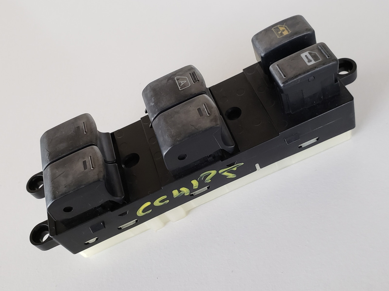 05-06 Nissan Pathfinder 25401 9W100 Drivers Side Left Master Window Switch OEM