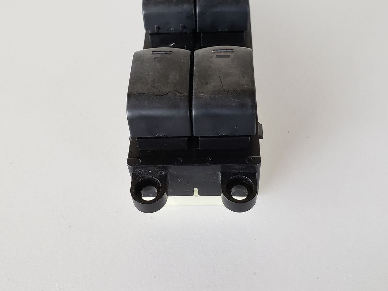 05-06 Nissan Pathfinder 25401 9W100 Drivers Side Left Master Window Switch OEM