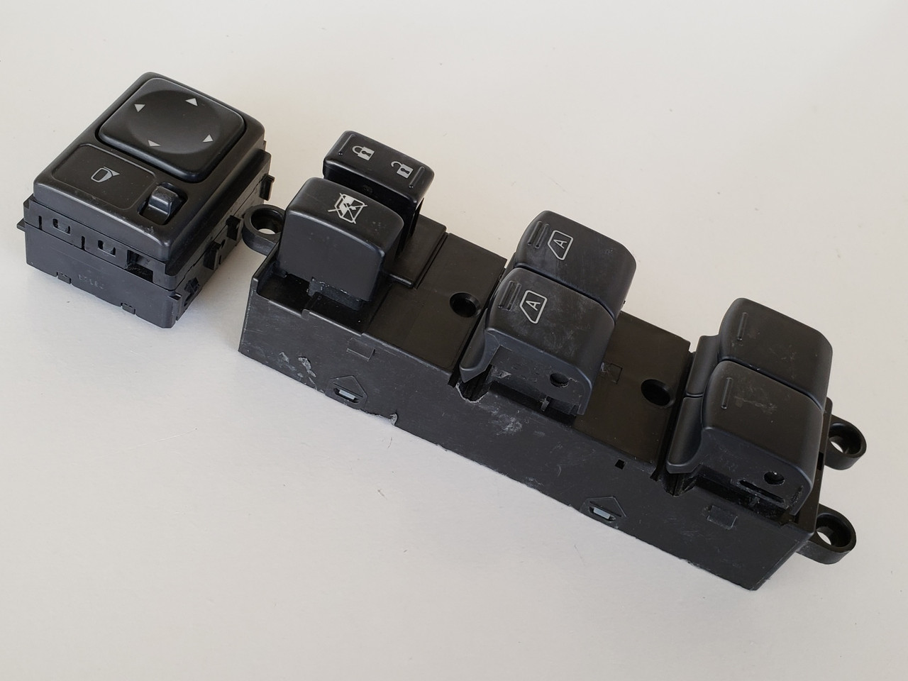 04-14 Titan Crew Cab 25401-7S200 Drivers Side Left Master Window Switch OEM