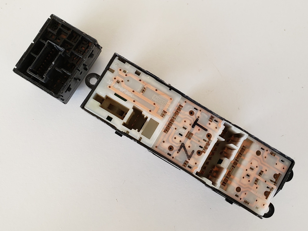 04-14 Titan Crew Cab 25401-7S200 Drivers Side Left Master Window Switch OEM