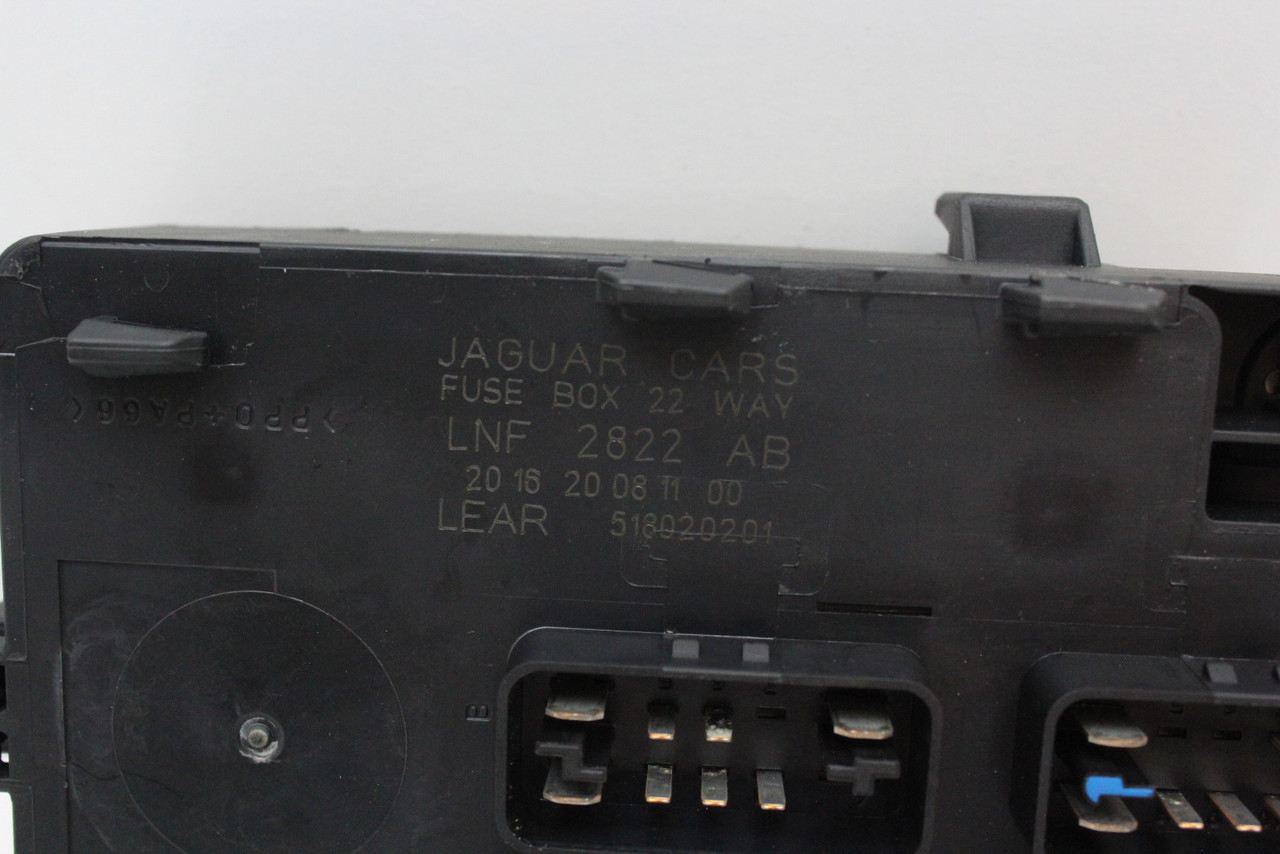 00-03 Jaguar XJ8 LNF 2822 AB Fusebox Fuse Box Relay Junction Control