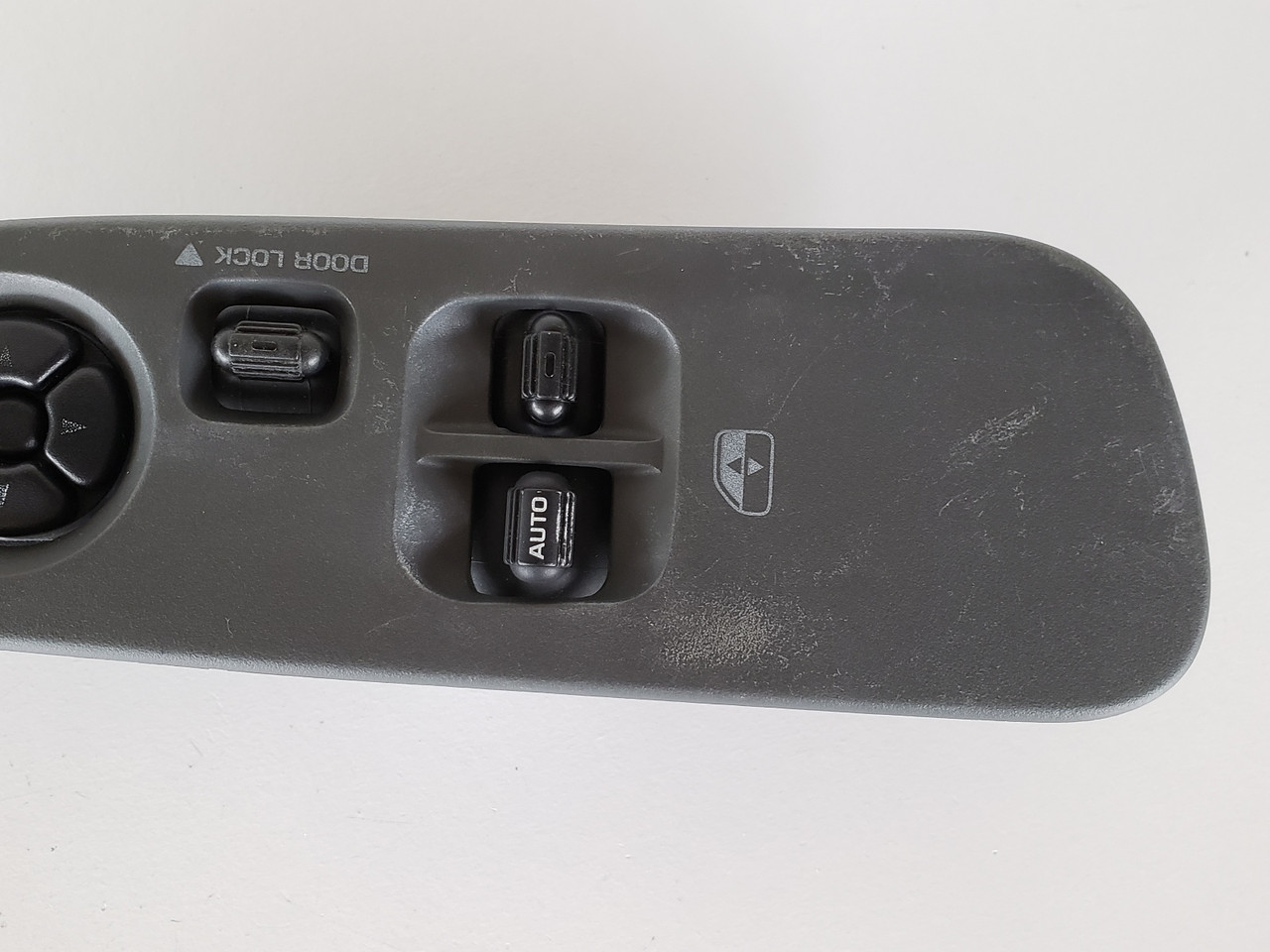 05-08 Ram 1500 Pick up 5JZ711DHAB Drivers Side Left Master Window