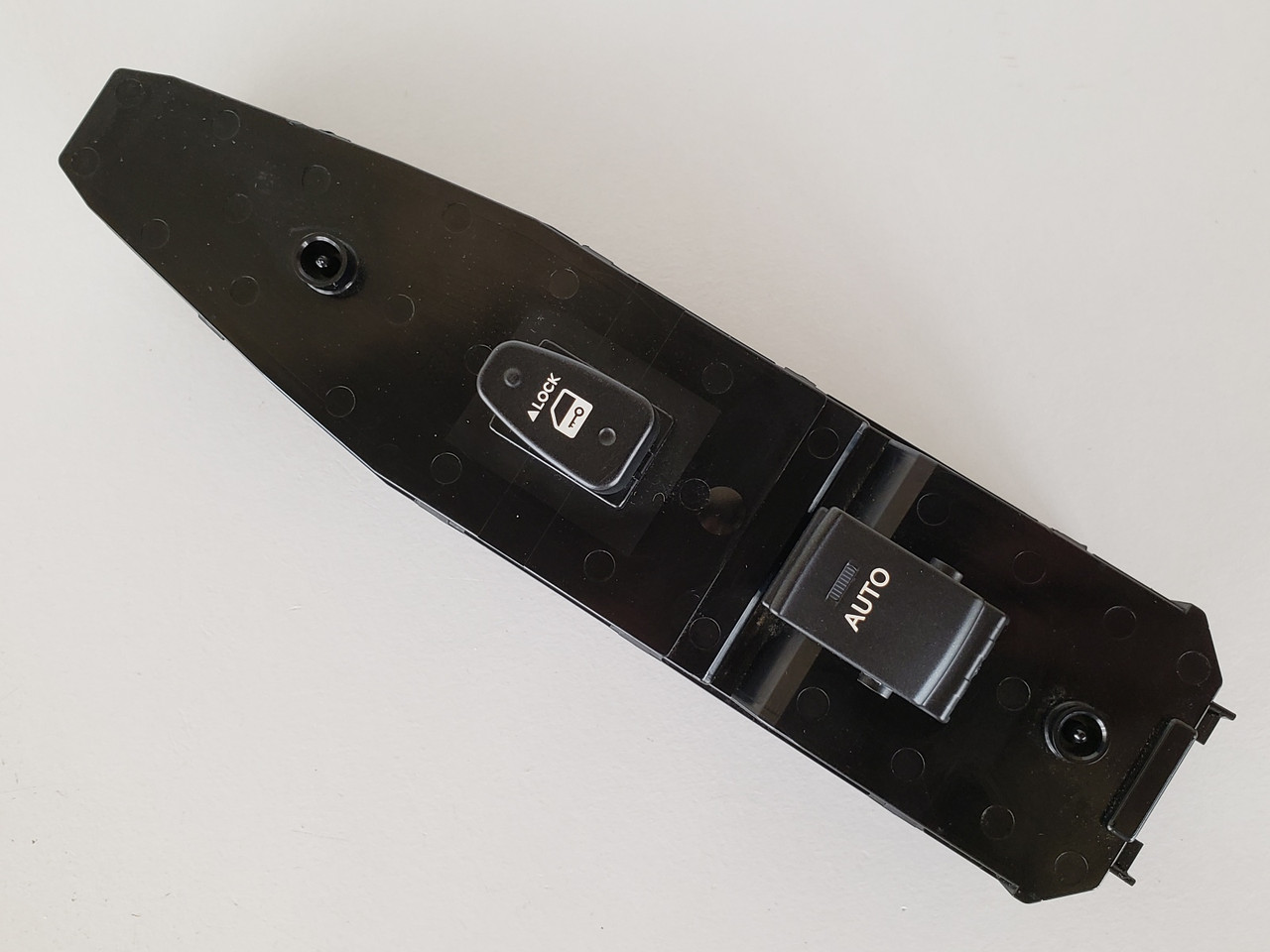 09-14 Hyundai Genesis 93575-3M401A4 Right Front Passenger Window Switch OEM 09-14 Hyundai Genesis 93575-3M401A4 Right Front Passenger Window Switch OEM