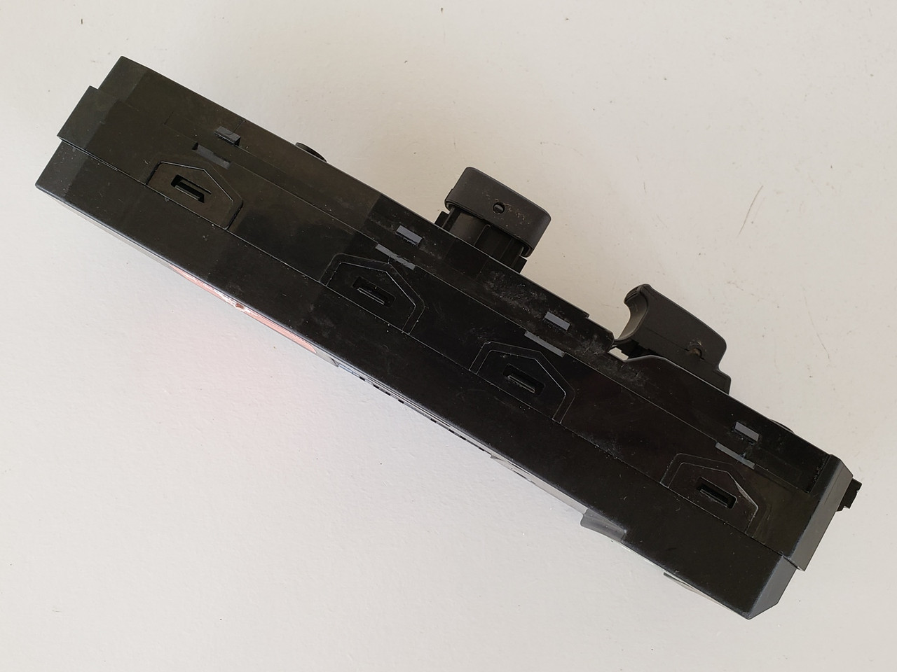 09-14 Hyundai Genesis 93575-3M401A4 Right Front Passenger Window Switch OEM 09-14 Hyundai Genesis 93575-3M401A4 Right Front Passenger Window Switch OEM