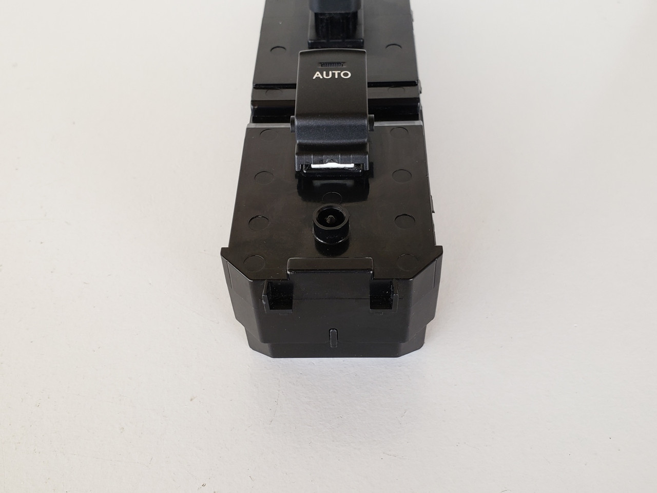 09-14 Hyundai Genesis 93575-3M401A4 Right Front Passenger Window Switch OEM 09-14 Hyundai Genesis 93575-3M401A4 Right Front Passenger Window Switch OEM