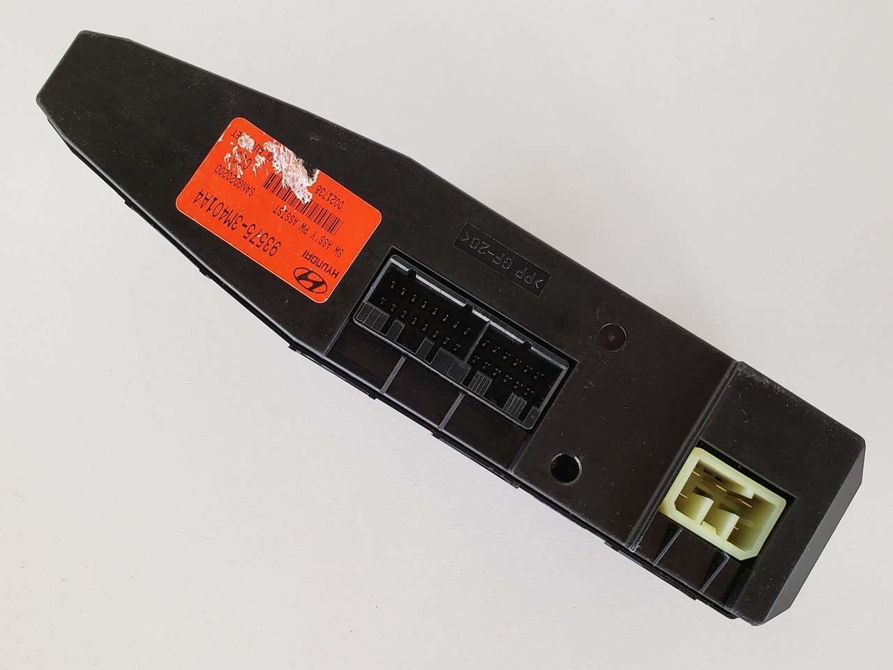 09-14 Hyundai Genesis 93575-3M401A4 Right Front Passenger Window Switch OEM 09-14 Hyundai Genesis 93575-3M401A4 Right Front Passenger Window Switch OEM