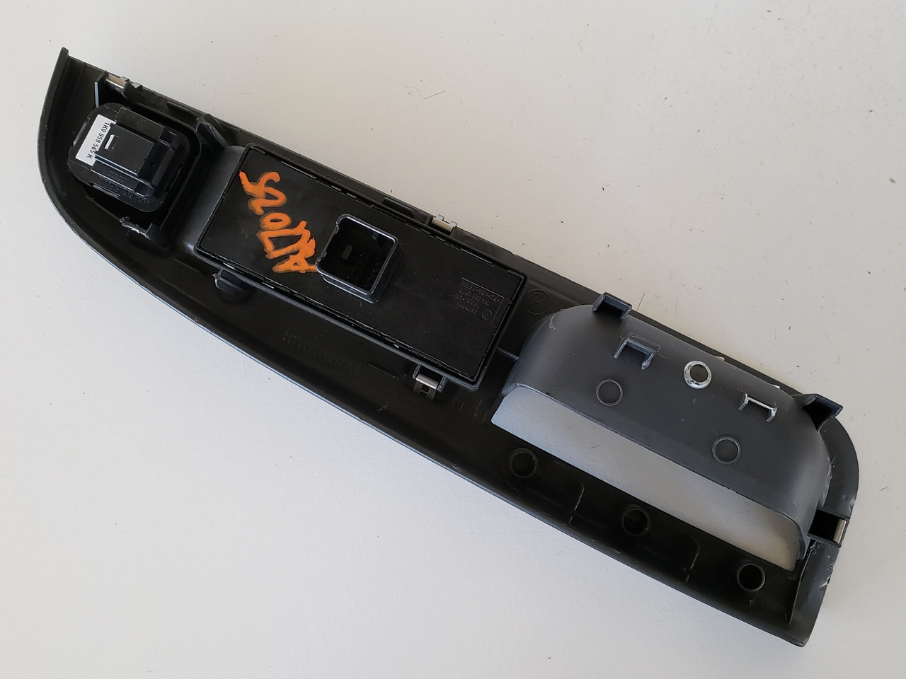 06-10, 12 VW Passat 1K4 959 857 B Drivers Side Left Master Window Switch OEM