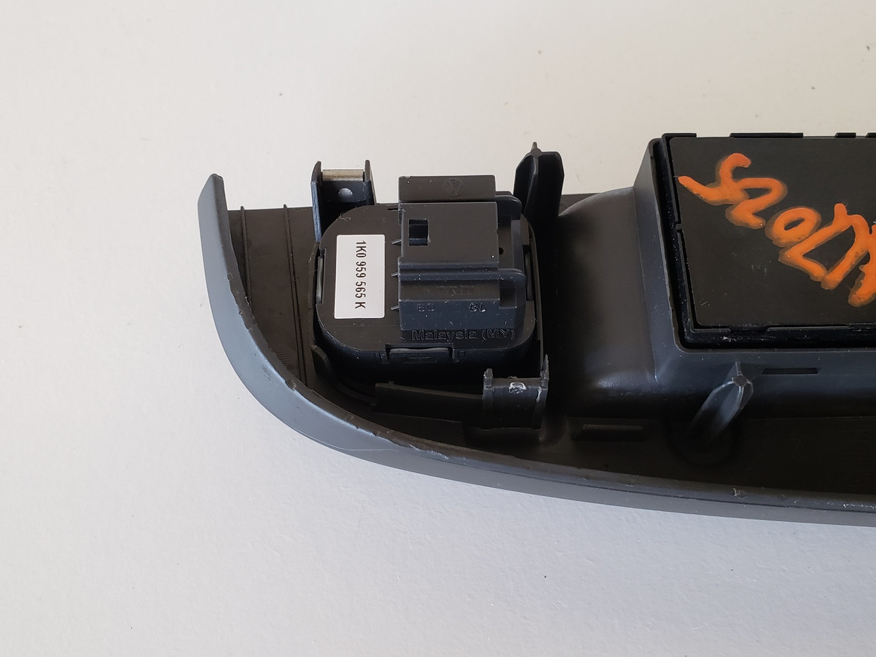 06-10, 12 VW Passat 1K4 959 857 B Drivers Side Left Master Window Switch OEM