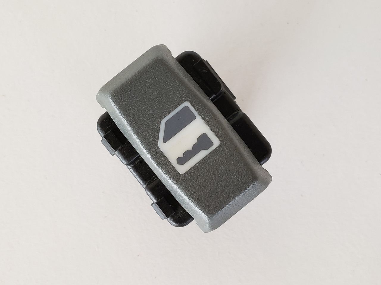 96-05 Astro 15691876 Right Front / Left & Right Rear Passenger Window Switch OEM 96-05 Astro 15691876 Right Front / Left & Right Rear Passenger Window Switch OEM