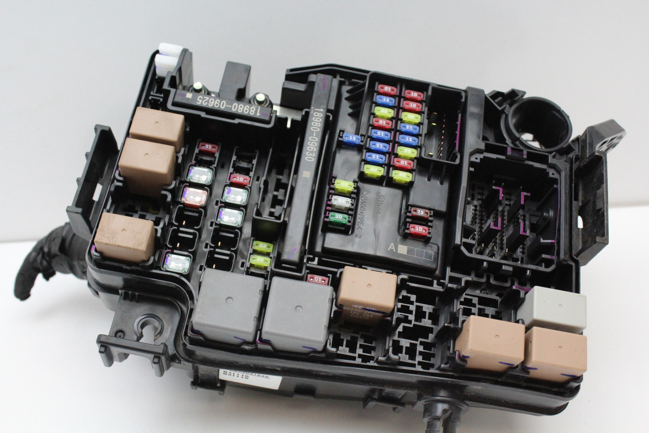 2017 Hyundai Elantra 91200-F3261 Fusebox Fuse Box Relay Junction Control Module