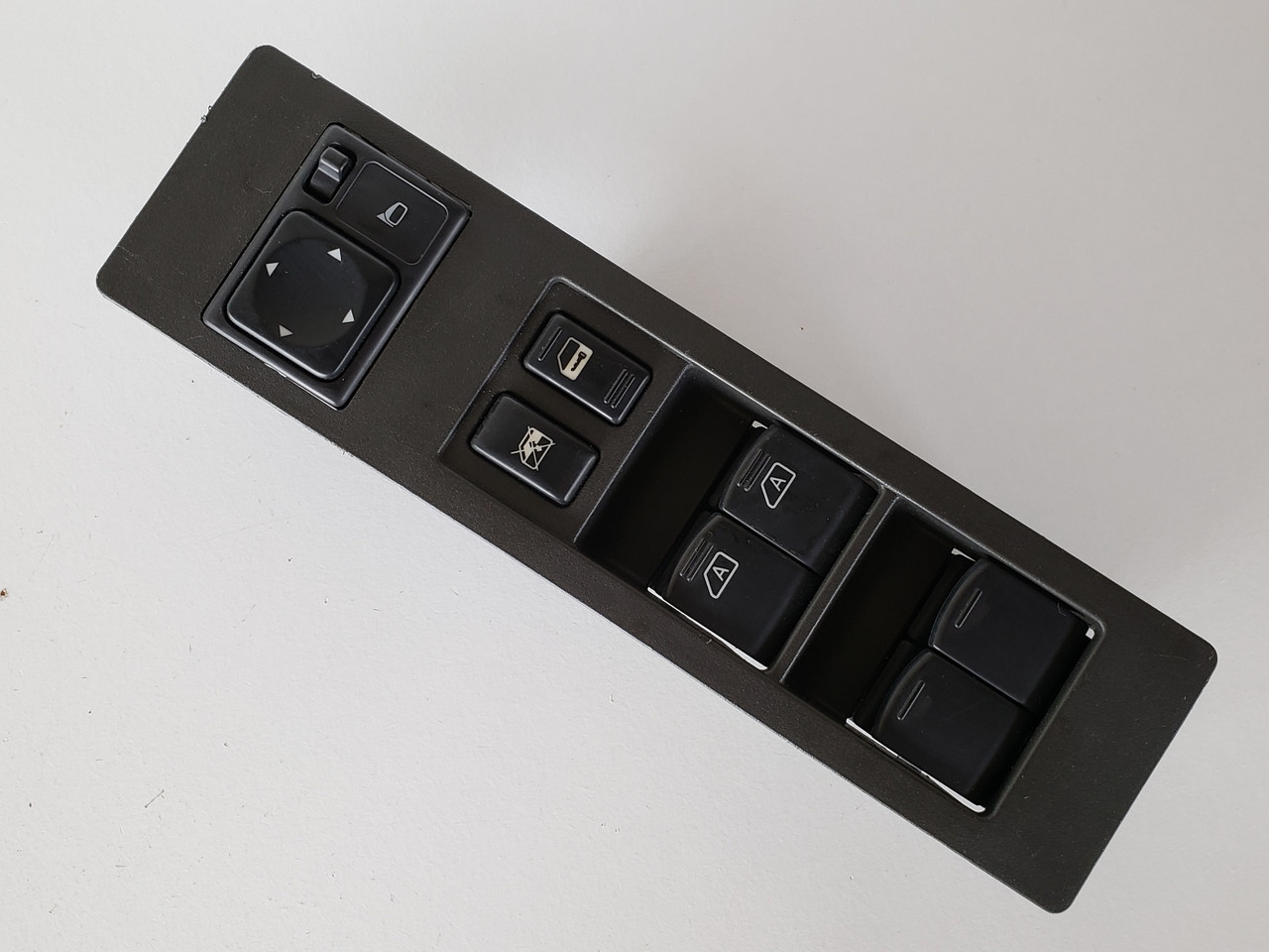 04-07 Nissan Armada 25401-7S200 Drivers Side Left Master Window Switch OEM