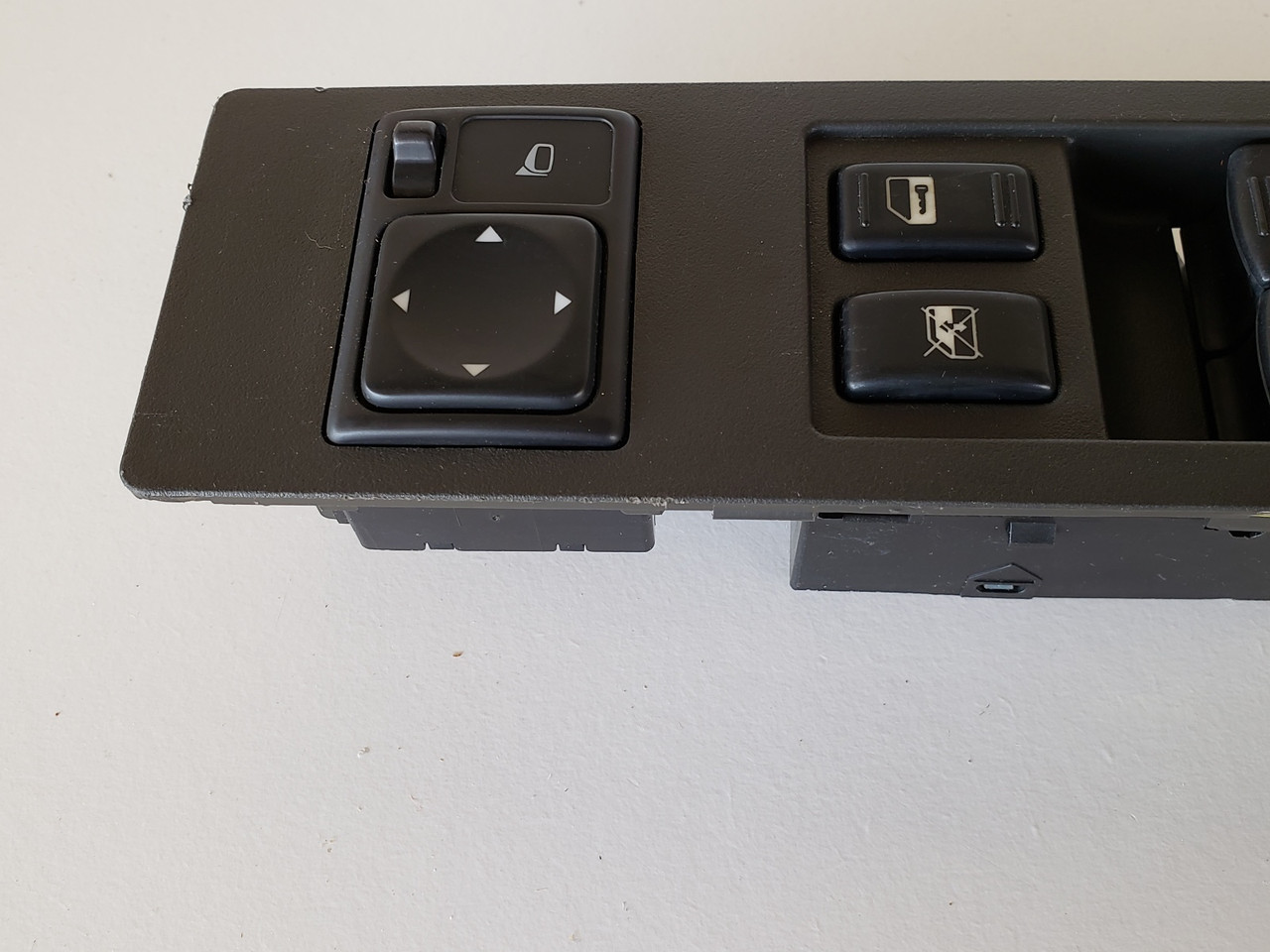 04-07 Nissan Armada 25401-7S200 Drivers Side Left Master Window Switch OEM