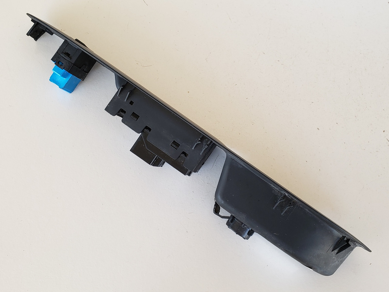 13-19 Buick Encore  22819399 Right Front Passenger Window Switch 13-19 Buick Encore  22819399 Right Front Passenger Window Switch