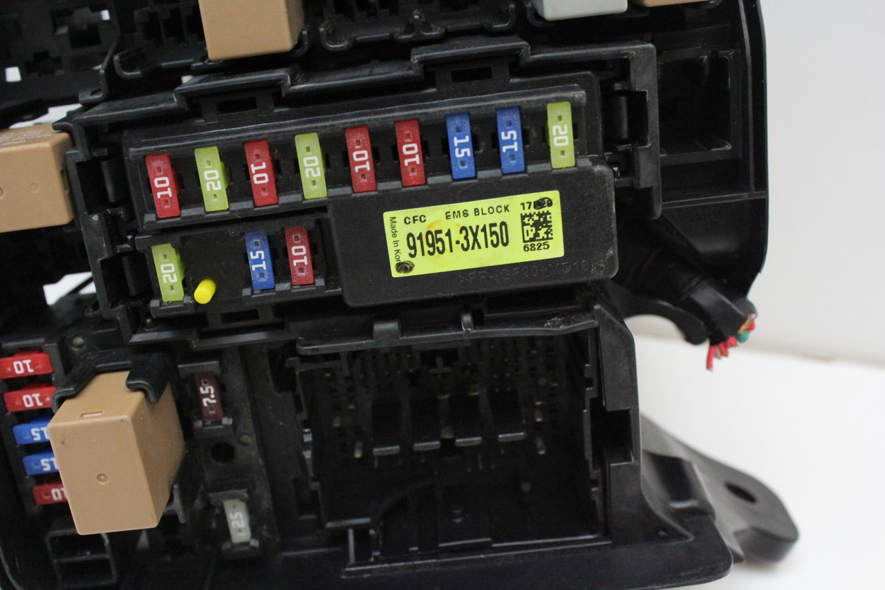 17 18 Kia Forte 91218 B0400 Fusebox Fuse Box Relay Unit Module 17 18 Kia Forte 91218 B0400 Fusebox Fuse Box Relay Unit Module