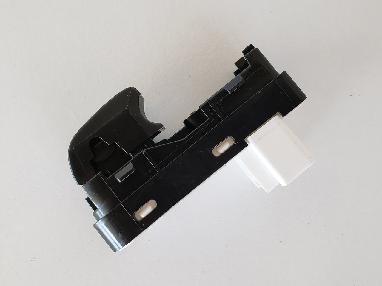 10-13 Mazda 3 Sport BBM2 66 370 Left / Right Rear Passenger Window Switch OEM 10-13 Mazda 3 Sport BBM2 66 370 Left / Right Rear Passenger Window Switch OEM