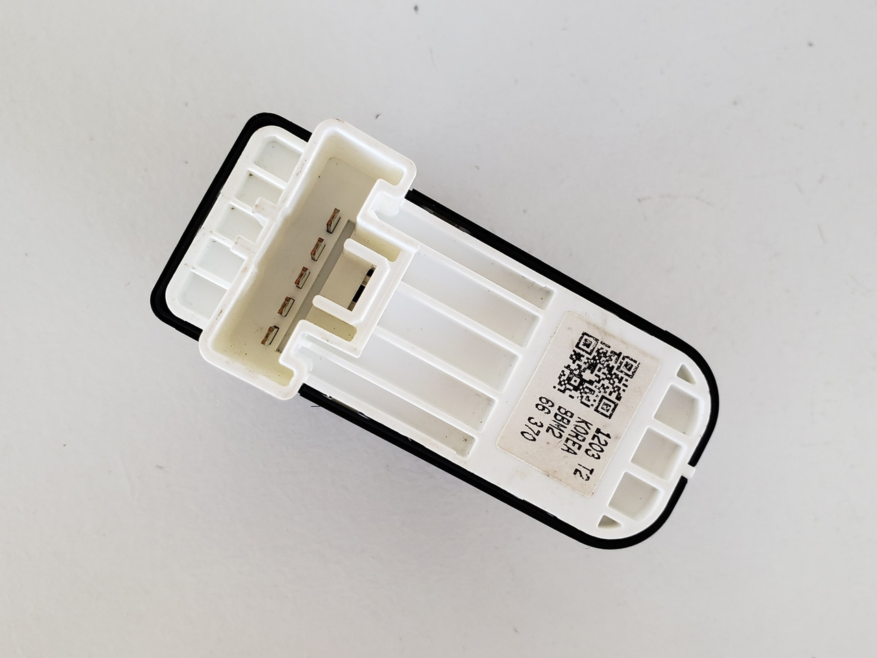 10-13 Mazda 3 Sport BBM2 66 370 Left / Right Rear Passenger Window Switch OEM 10-13 Mazda 3 Sport BBM2 66 370 Left / Right Rear Passenger Window Switch OEM