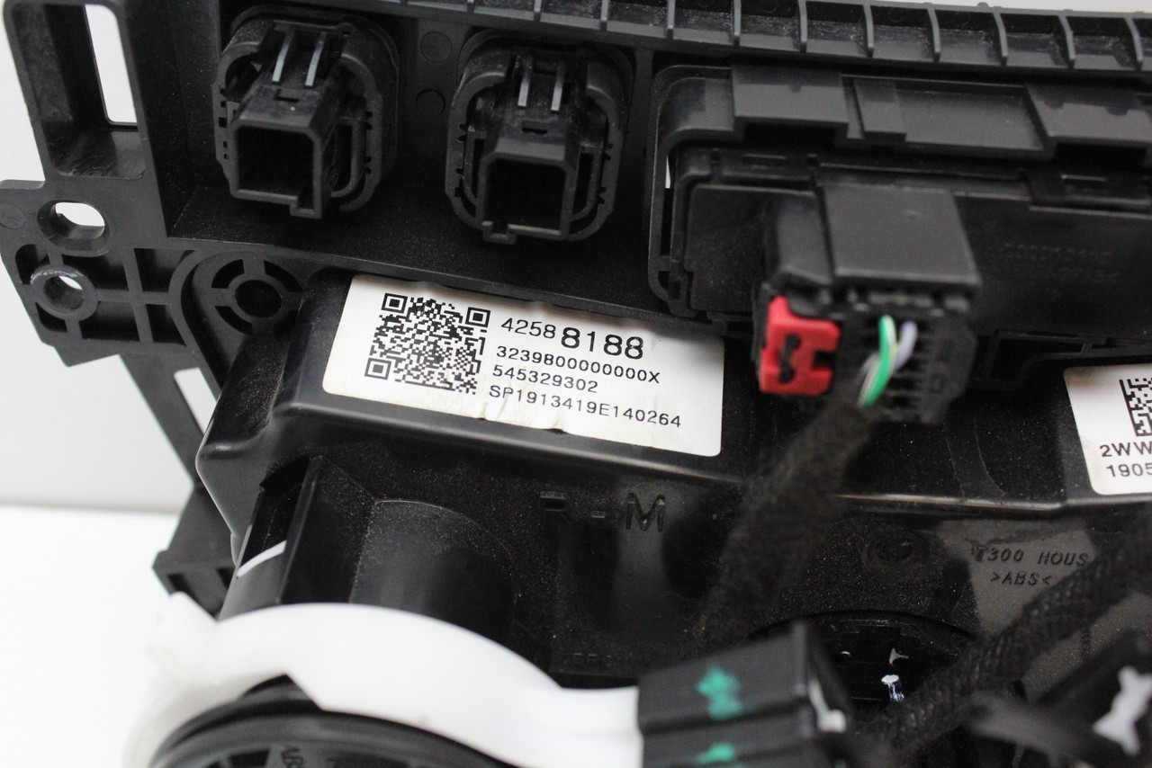 17-20 Chevy Trax 42588188 Climate Control Panel Temperature Unit A/C Heater