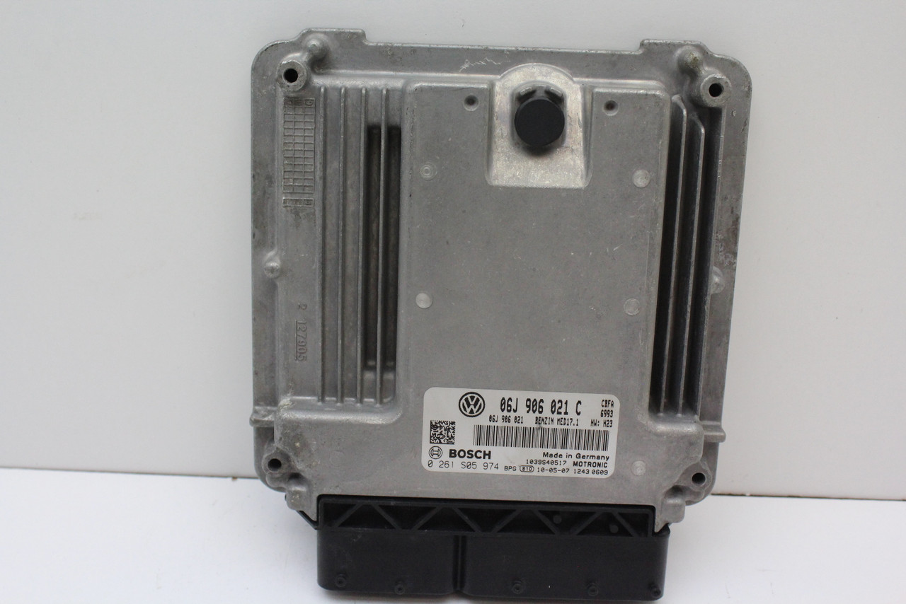 2010 10 Volkswagen Passat 06J 906 021 C Computer Engine Control ECU ECM Module