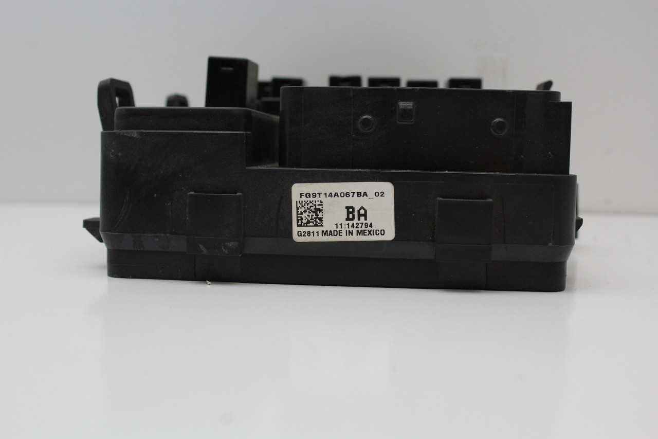 2015 15 Lincoln MKZ FG9T-14A067-BA Fusebox Fuse Box Relay Unit Module