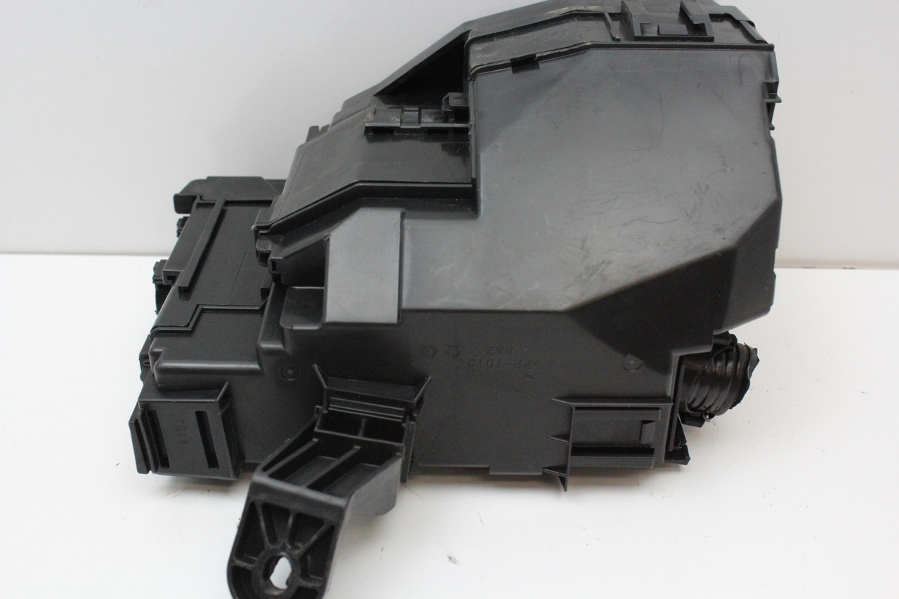 13 14 Nisasan Altima 2.5L 240123TA0A Fusebox Fuse Box Relay Unit Module 13 14 Nisasan Altima 2.5L 240123TA0A Fusebox Fuse Box Relay Unit Module