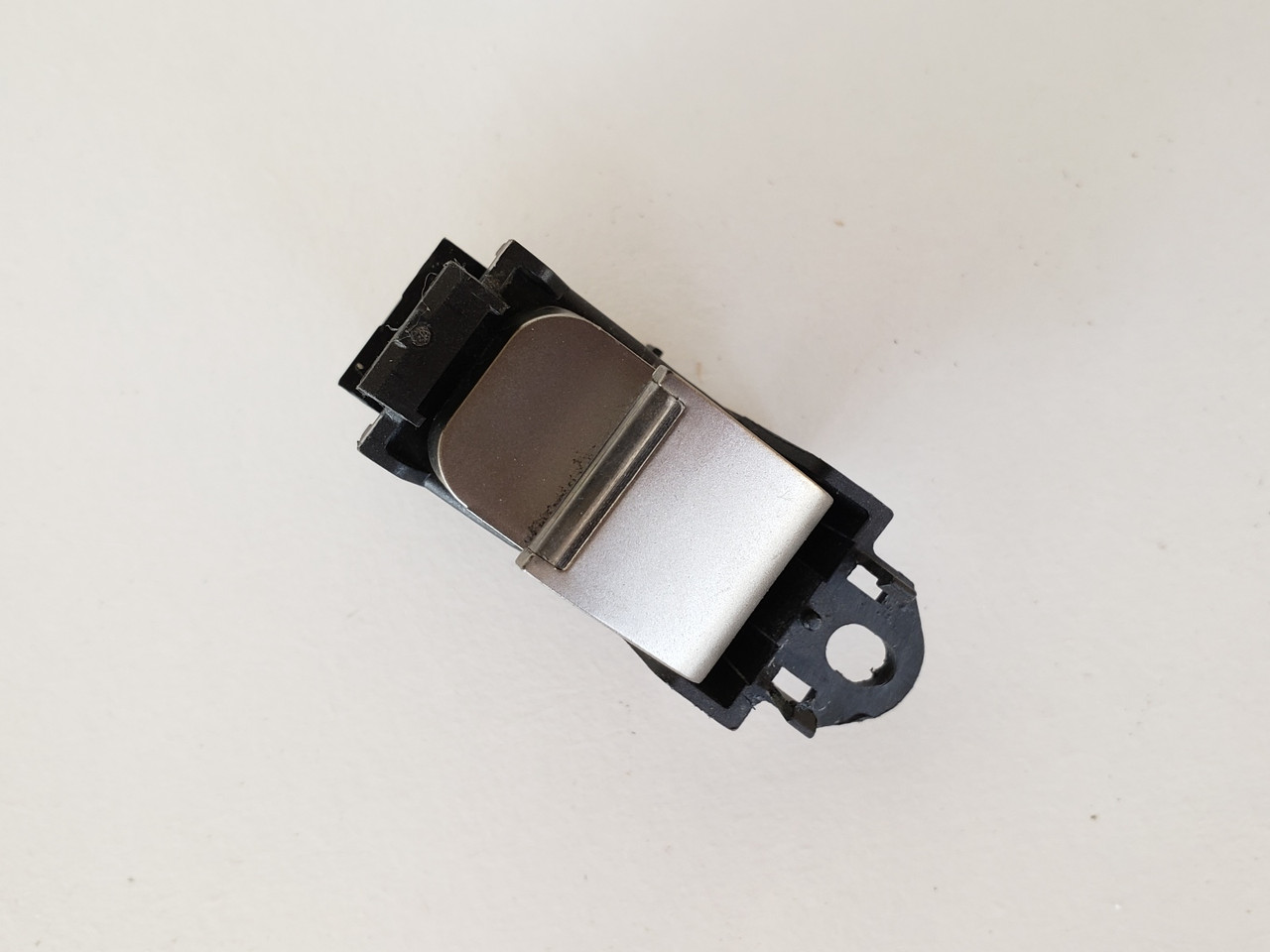 09-15 Jaguar XF 8X23-14717-AB Left / Right Rear Passenger Window Switch OEM 09-15 Jaguar XF 8X23-14717-AB Left / Right Rear Passenger Window Switch OEM