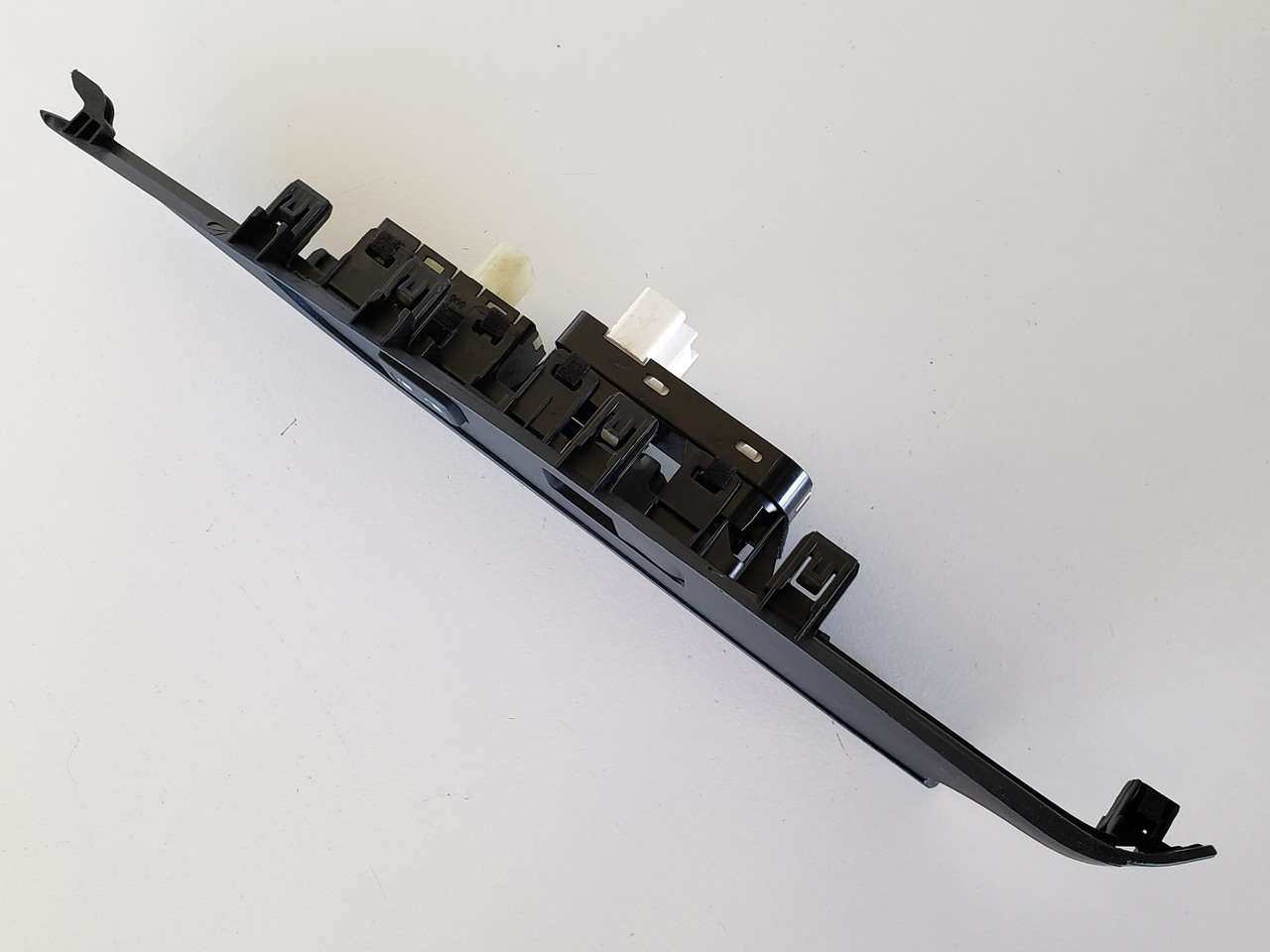 17-18 Toyota Yaris IA D09H-66-370 Right Front RH Passenger Window
