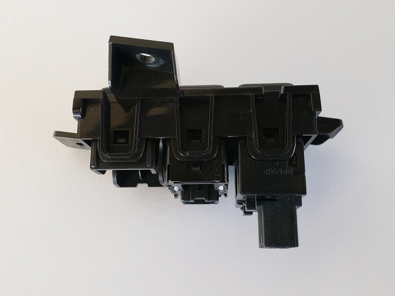 08-13 Infiniti G37 L13242 AA600 Traction Control Trunk Release Switch OEM