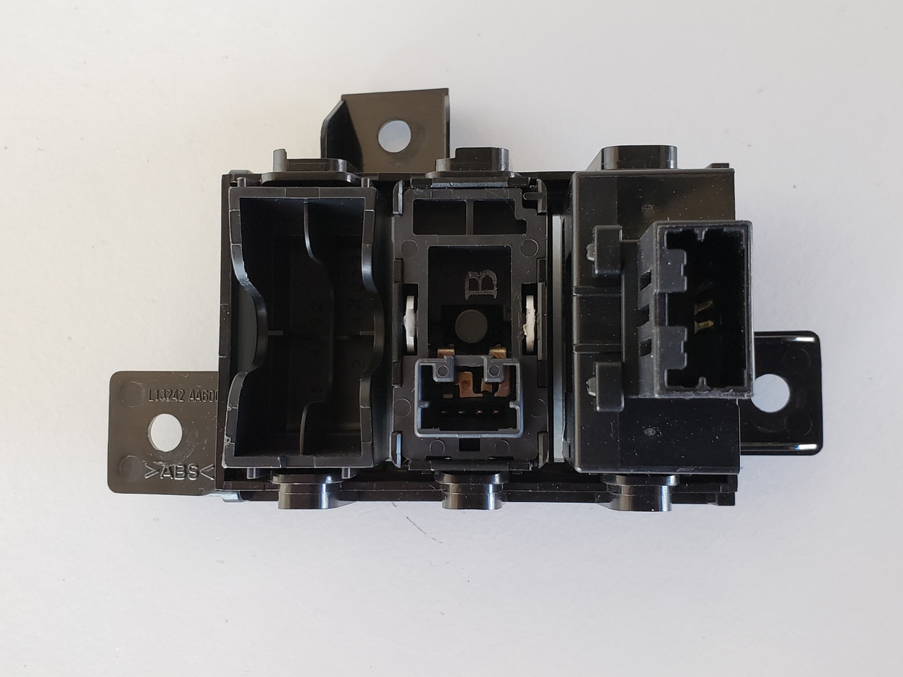 08-13 Infiniti G37 L13242 AA600 Traction Control Trunk Release Switch OEM