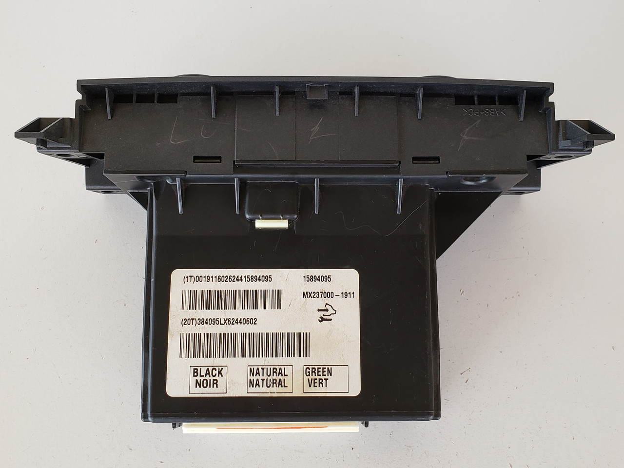 07 Cadillac SRX 15894095 Climate Control Panel Temperature Unit A/C Heater 07 Cadillac SRX 15894095 Climate Control Panel Temperature Unit A/C Heater