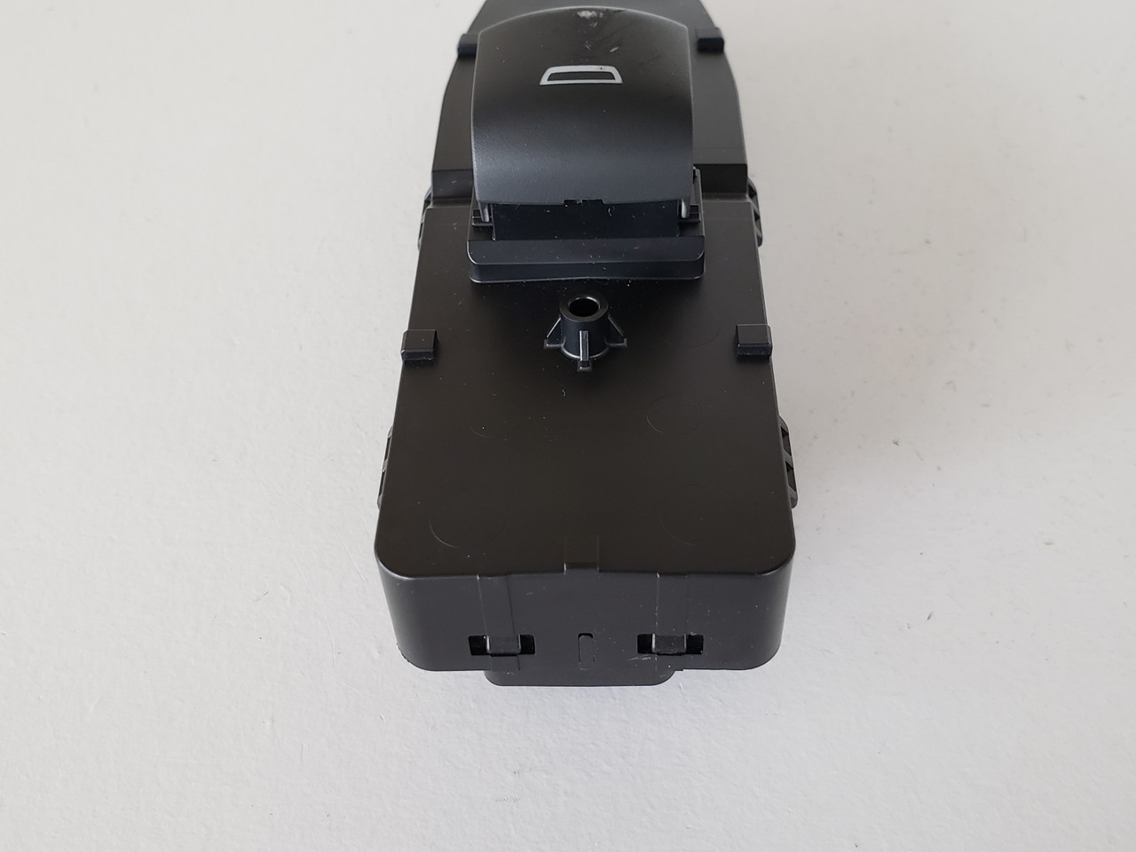 18-19 Chevy Traverse 84139696 Right Front Passenger Window Switch OEM 18-19 Chevy Traverse 84139696 Right Front Passenger Window Switch OEM