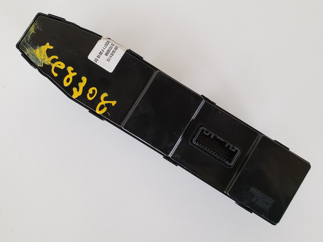 17-19 Hyundai Elantra 93571-F3010 Drivers Side Left Master Window Switch OEM 17-19 Hyundai Elantra 93571-F3010 Drivers Side Left Master Window Switch OEM