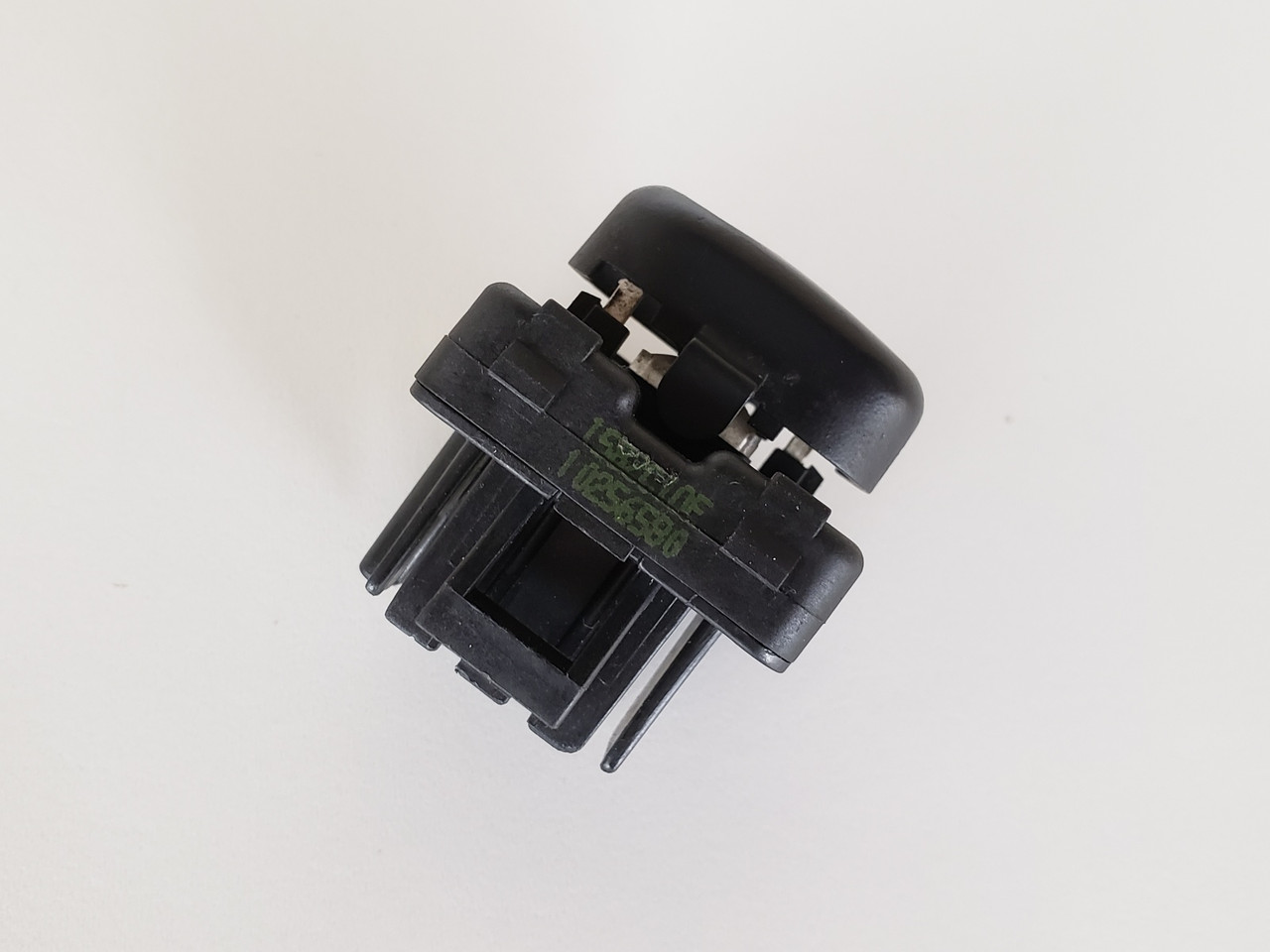 97-04 Buick Regal 10256580 Left & Right Rear Passenger Window Switch OEM 97-04 Buick Regal 10256580 Left & Right Rear Passenger Window Switch OEM