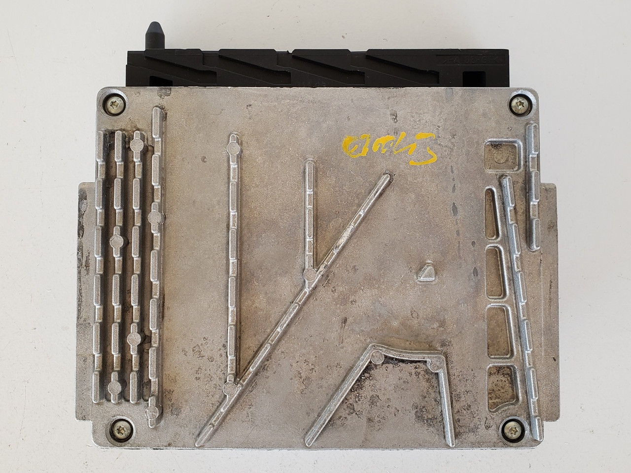 2002-2004 Volvo S80 08675760A Computer Brain Engine Control