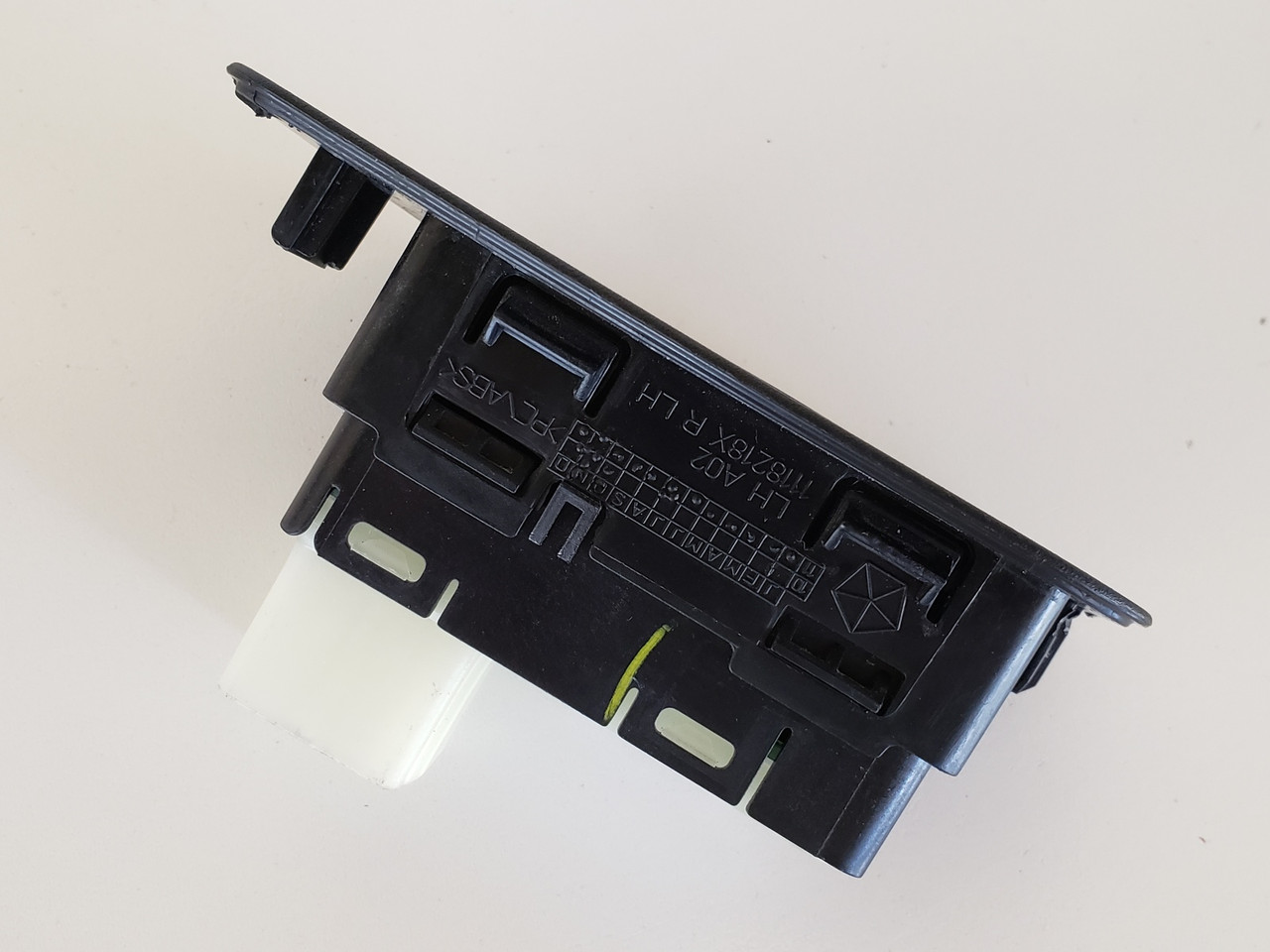 11 Dodge Avenger 04602933AA Right Rear Passenger Window Switch OEM 11 Dodge Avenger 04602933AA Right Rear Passenger Window Switch OEM