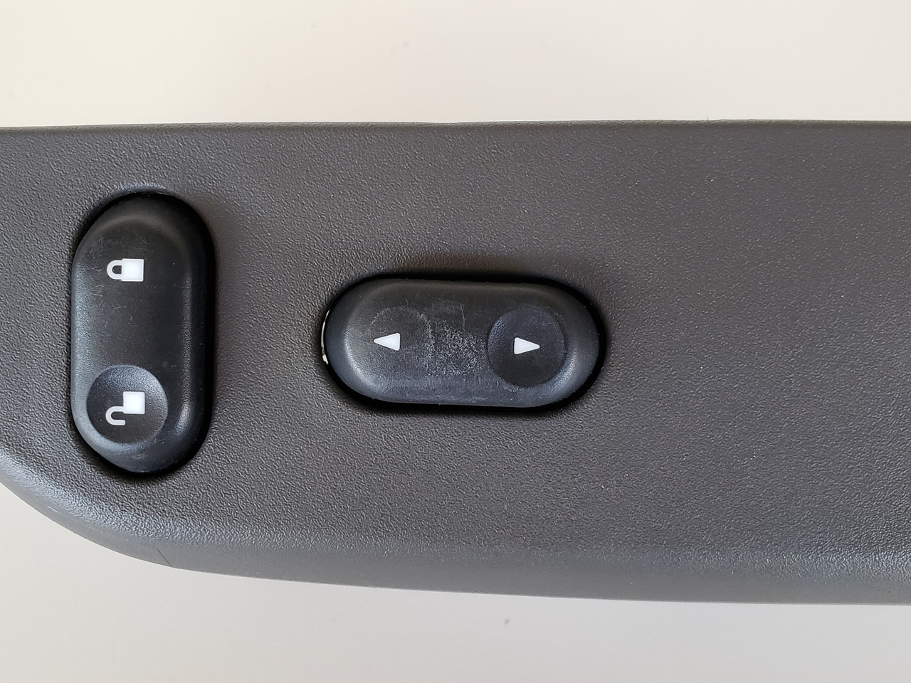 02-05 Ford Explorer 1L24-14A563-ADW Right Front Passenger Window Switch OEM