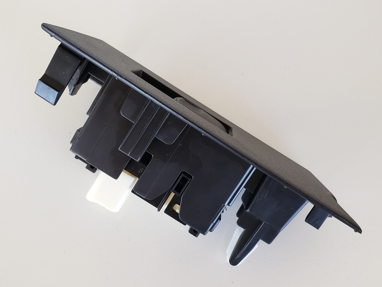 14-16 Toyota Corolla 74271-02660 Right Rear Passenger Window Switch OEM 14-16 Toyota Corolla 74271-02660 Right Rear Passenger Window Switch OEM