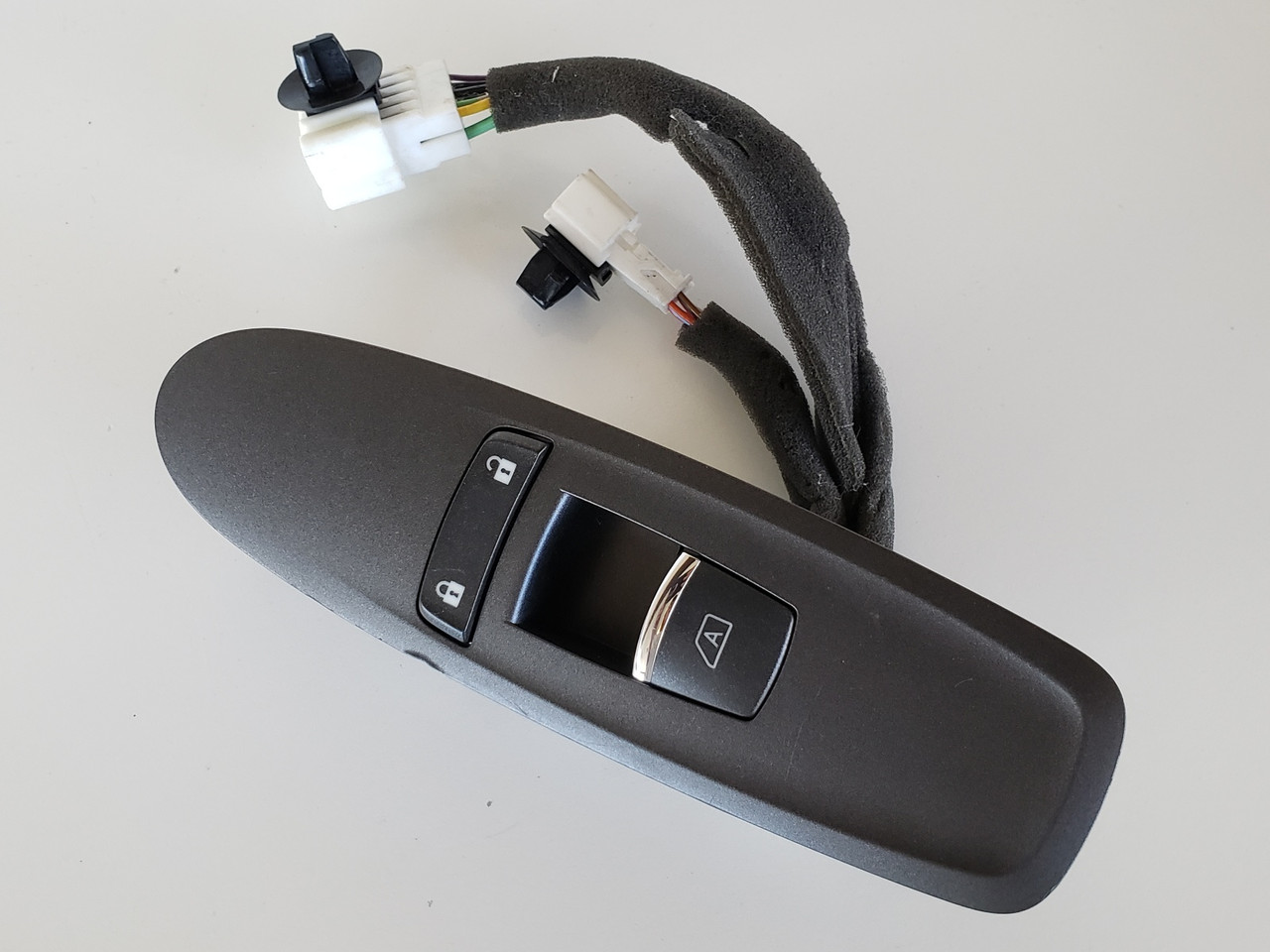 11-13 Infiniti M37 25411 1MA5A Right Front Passenger Window Switch OEM 11-13 Infiniti M37 25411 1MA5A Right Front Passenger Window Switch OEM