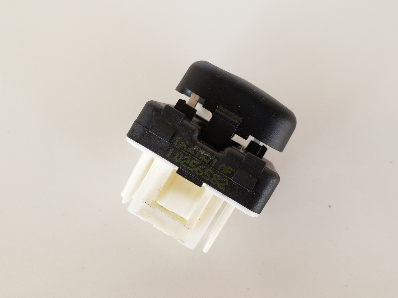 97-05 Buick Century 10256582 Left & Right Rear Passenger Window Switch OEM