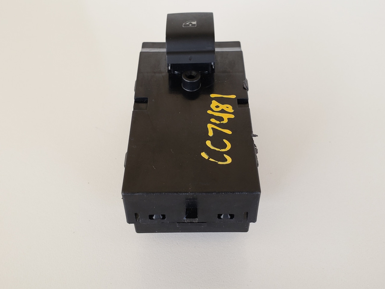 16-18 Chevy Cruze 13408446 Left & Right Rear Passenger Window Switch OEM 16-18 Chevy Cruze 13408446 Left & Right Rear Passenger Window Switch OEM