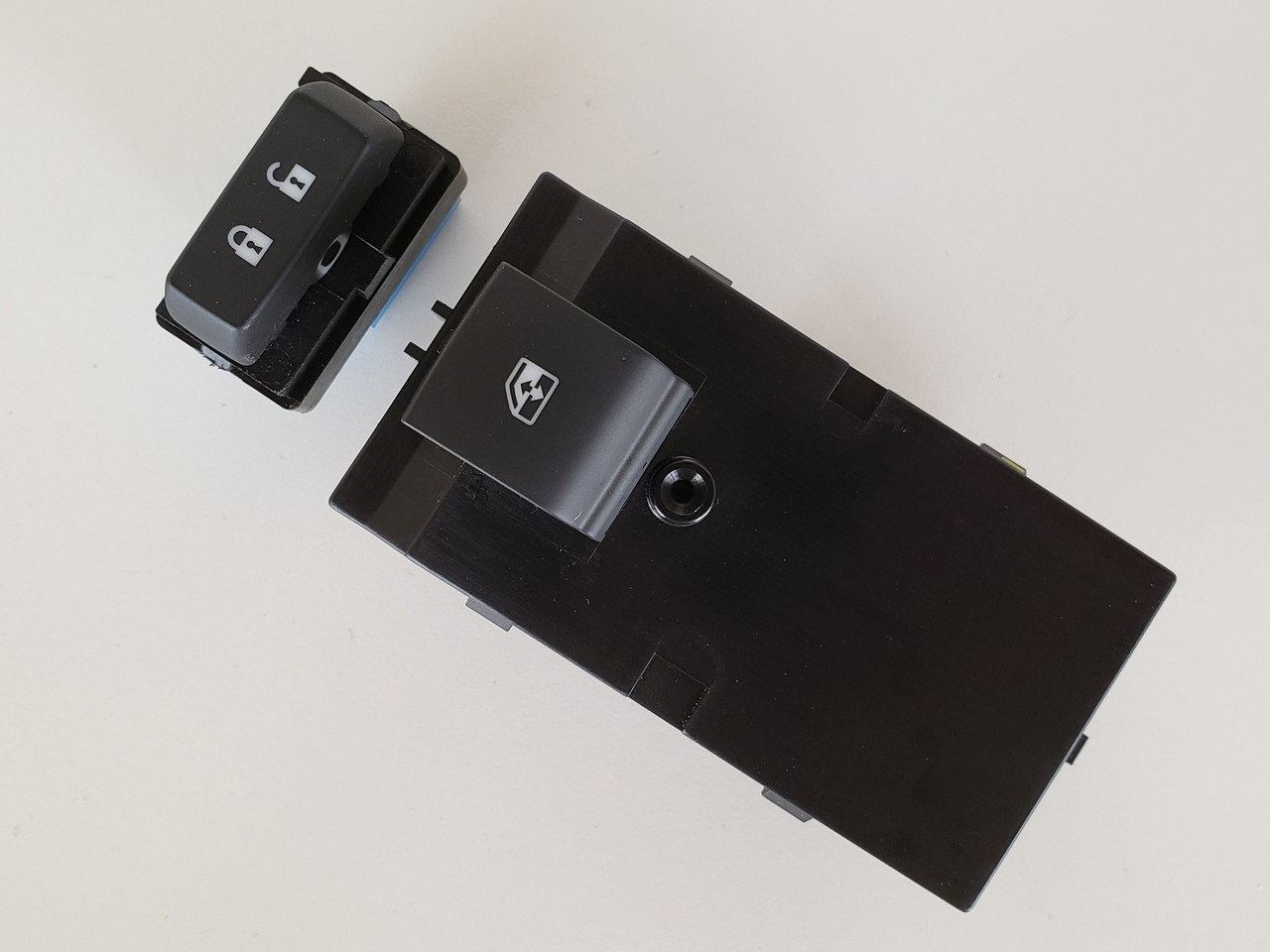 17-20 Chevy Trax 22819399 Right Front Passenger Window & Lock Switch OEM