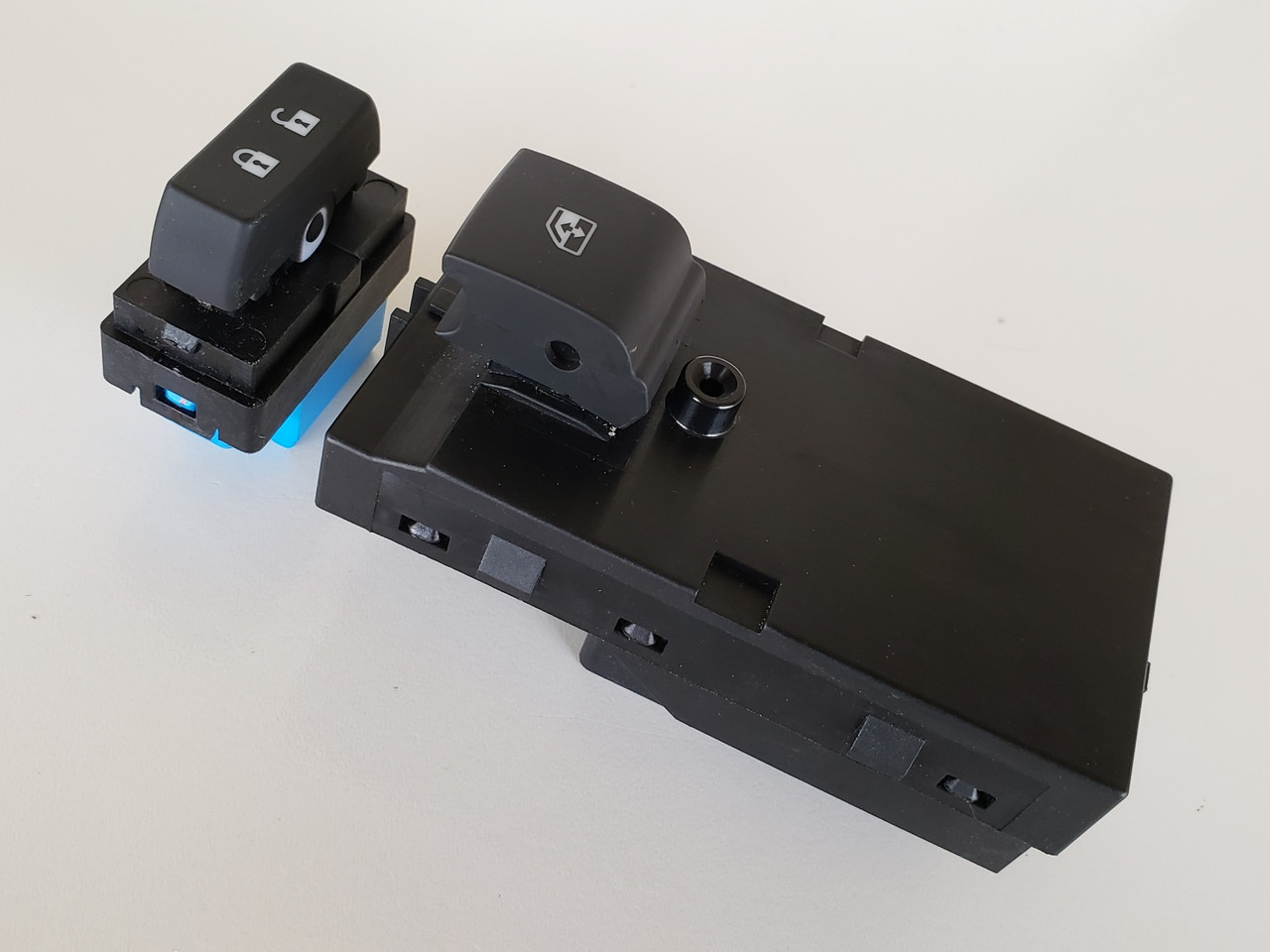 17-20 Chevy Trax 22819399 Right Front Passenger Window & Lock Switch OEM